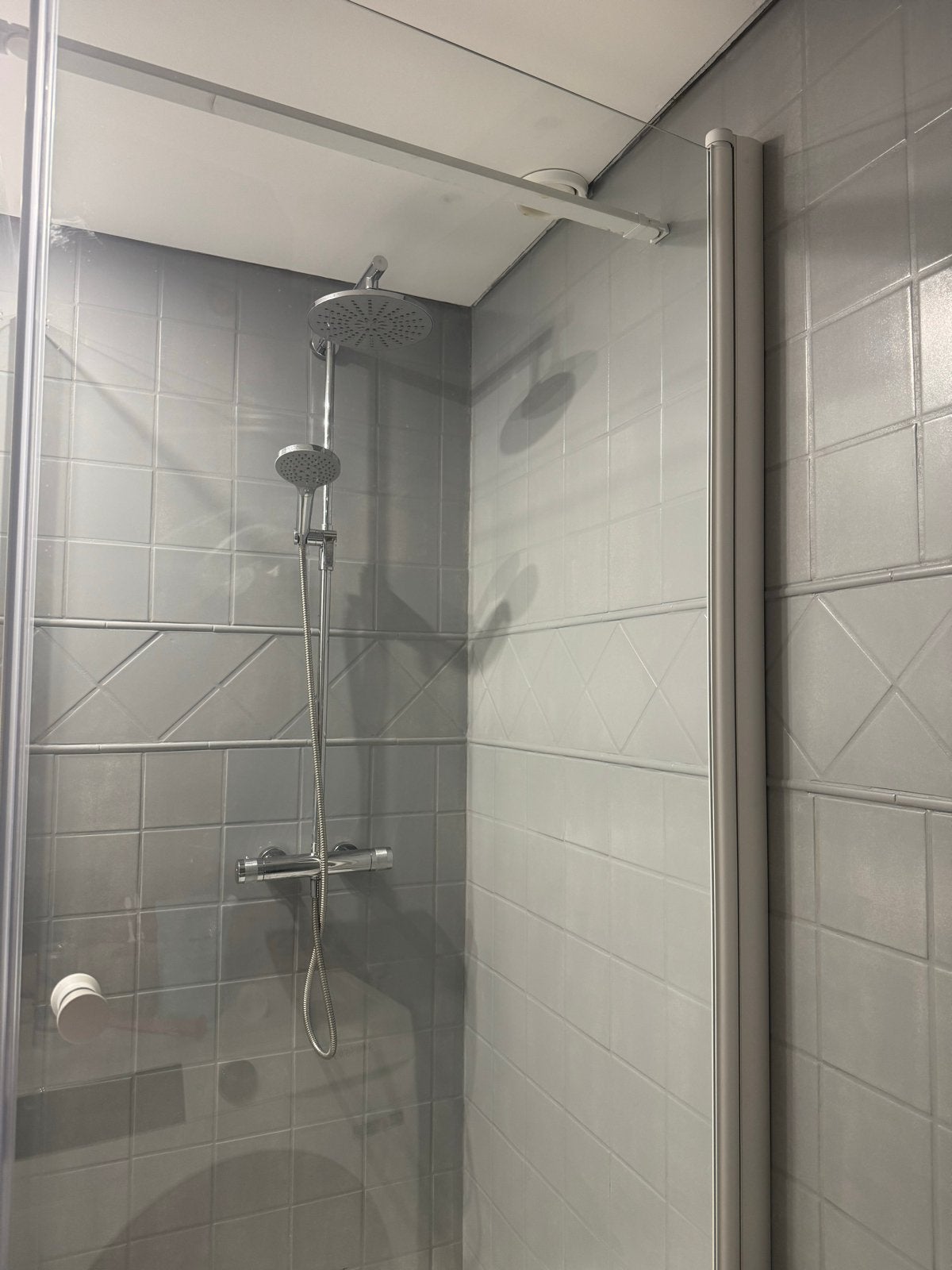 Douchescherm en deur uit gerenoveerde badkamer, Ophalen, Gebruikt, Met douche