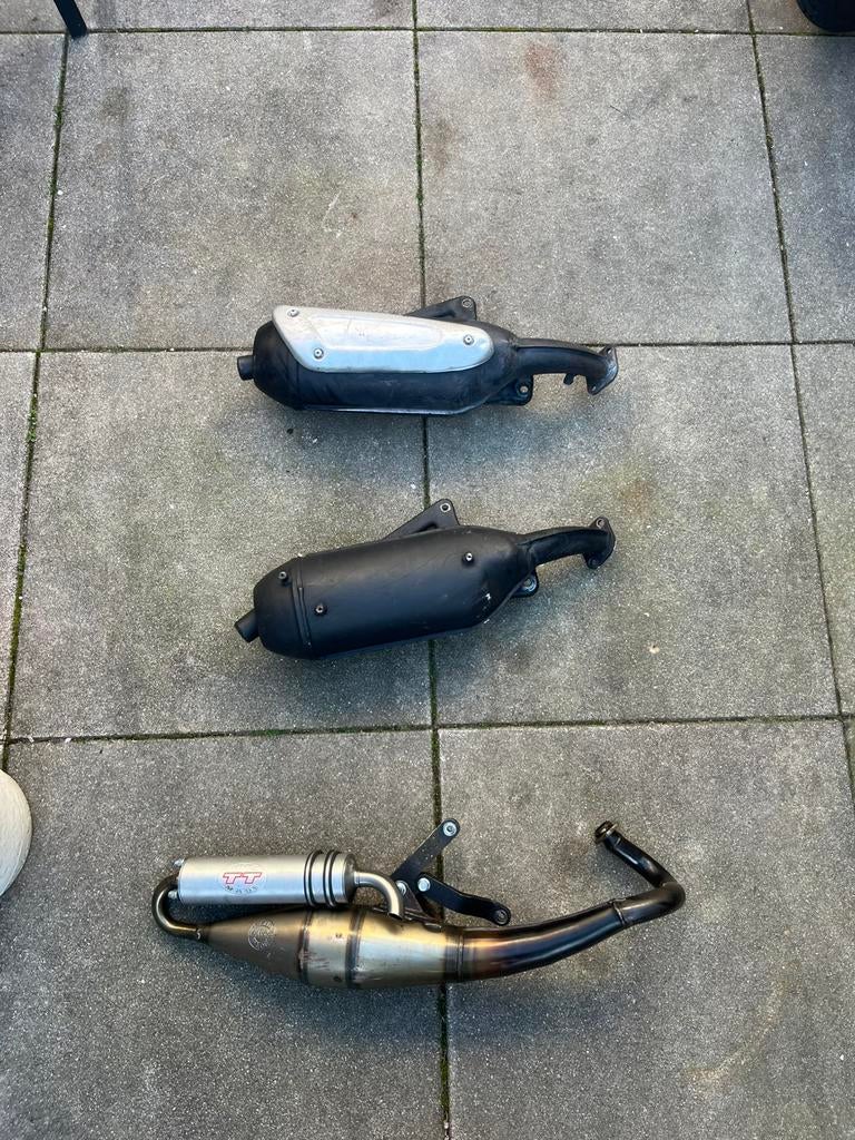 Piaggio 125-180 uitlaat en 70 terugloop, Fietsen en Brommers, Ophalen, Zo goed als nieuw