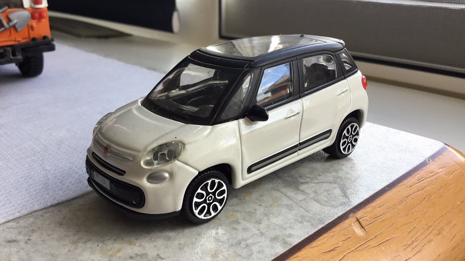 Fiat 500L Bburago 1:43, Hobby en Vrije tijd, Modelauto's | 1:43, Ophalen of Verzenden, Zo goed als nieuw