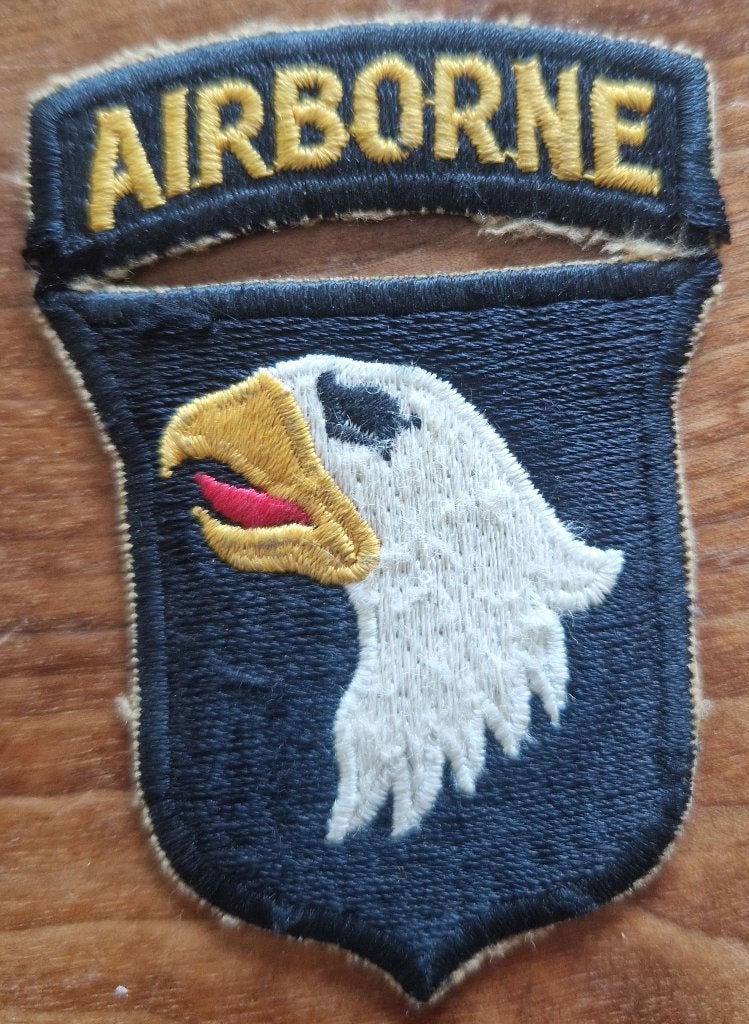 101st US airborne division mouwembleem, Ophalen of Verzenden, Landmacht, Amerika, Embleem of Badge