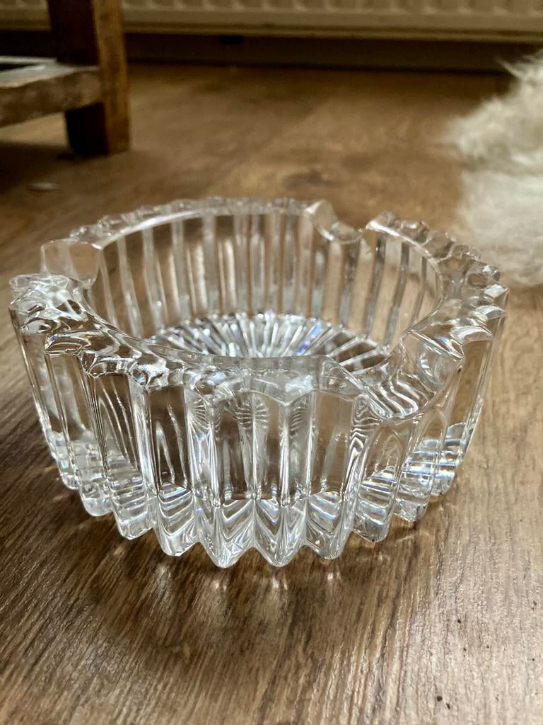 Asbak van glas , mooi vorm gegeven, Ophalen of Verzenden