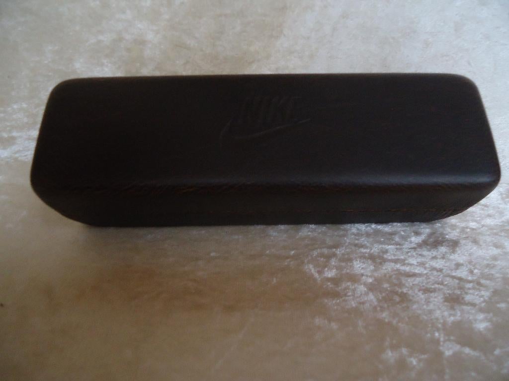Nike brillenkoker hard case van bruin leer., Ophalen of Verzenden, Zo goed als nieuw, Bruin, Overige merken