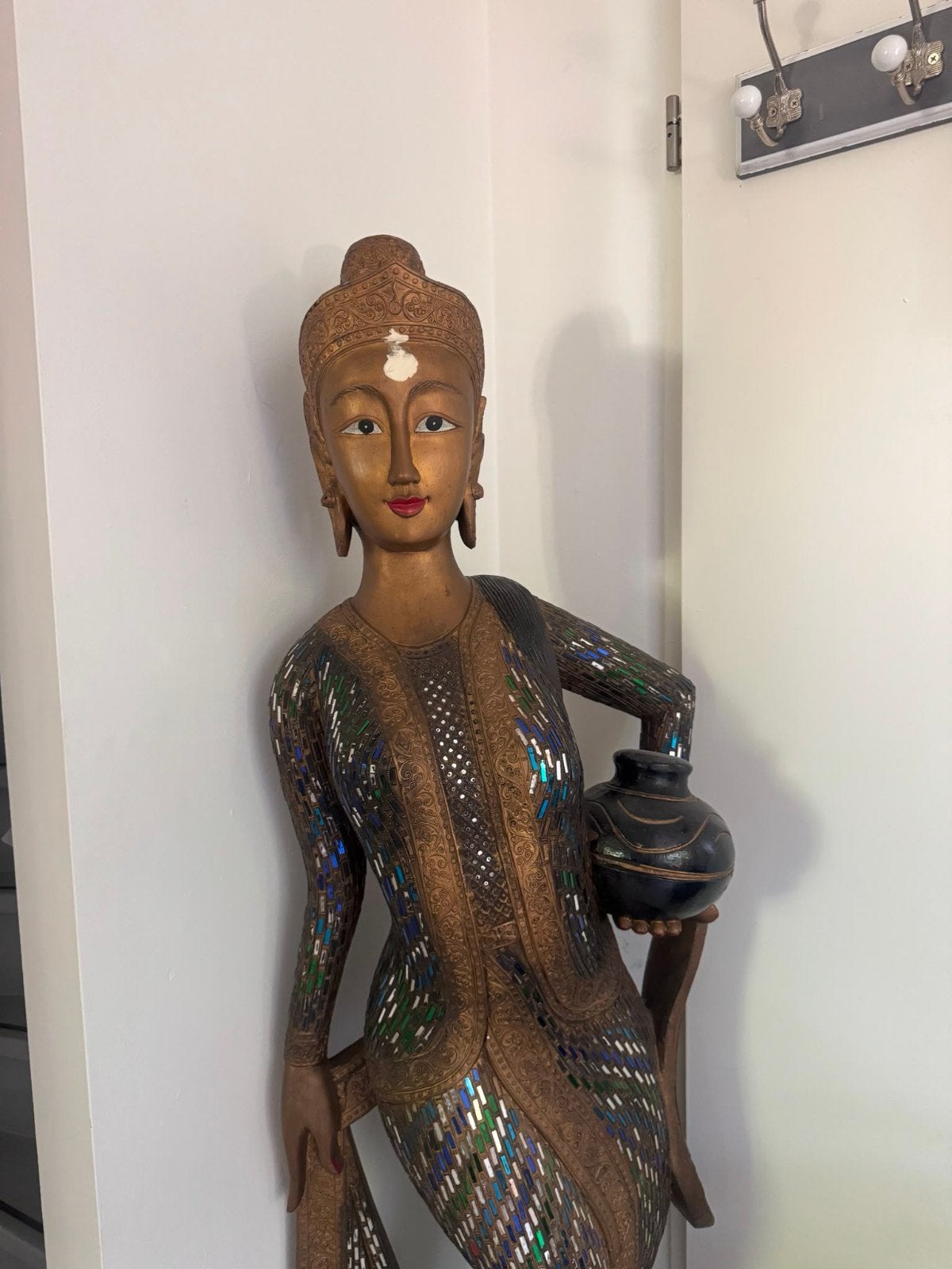 Handgemaakte Thaise dame van hout met glitterende steentjes, Ophalen