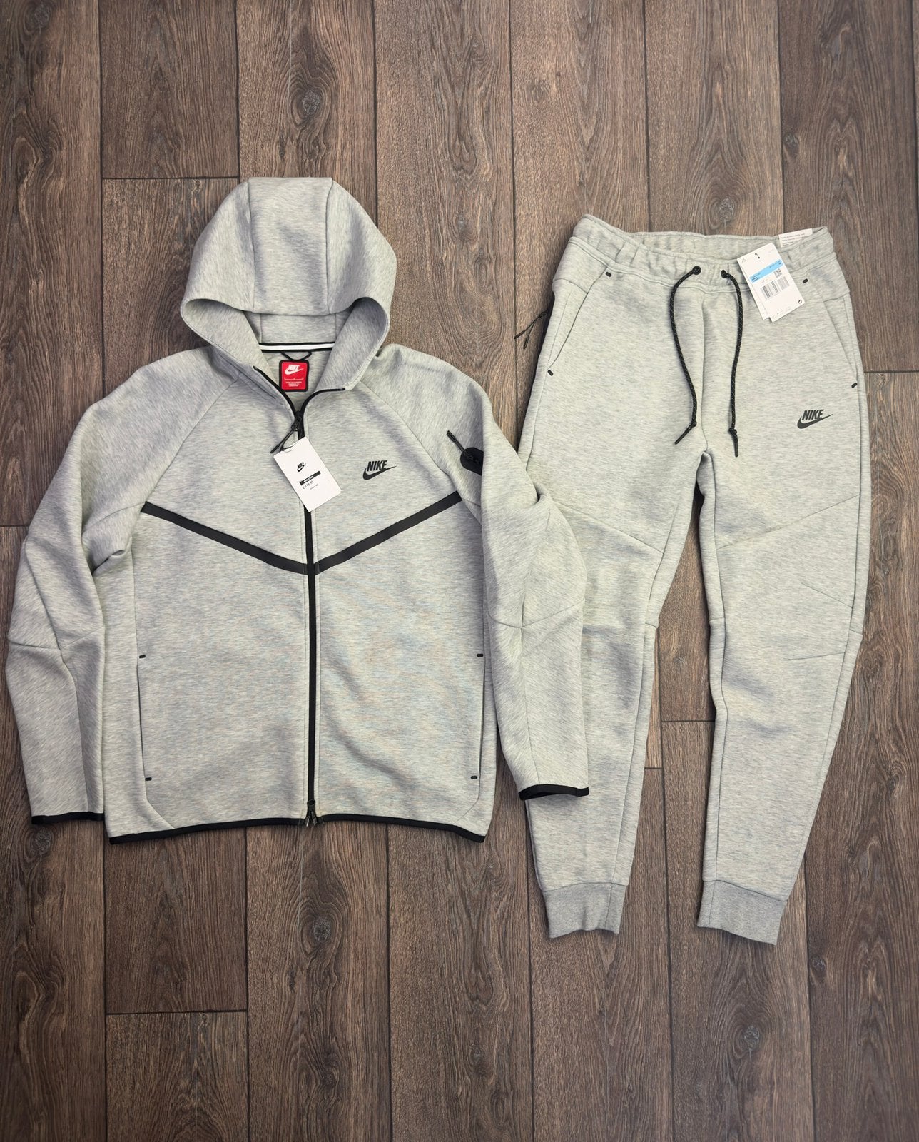 Nike Tech Fleece Windrunner + Jogger Gloednieuw Maat M/L, Kleding | Heren, Sportkleding, Maat 48/50 (M), Nieuw, Ophalen of Verzenden