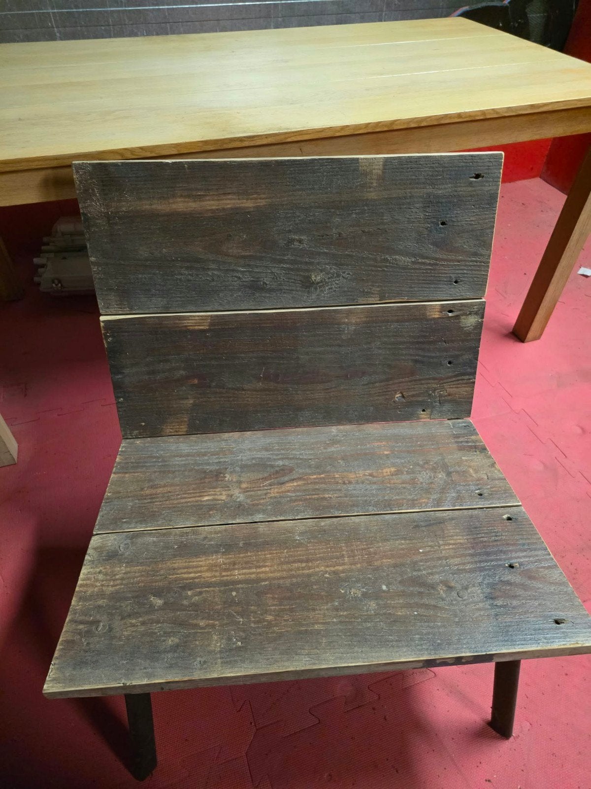 Robuuste houten stoel met metalen onderstel, Ophalen, Gebruikt, Bruin, Industrieel, Landelijk