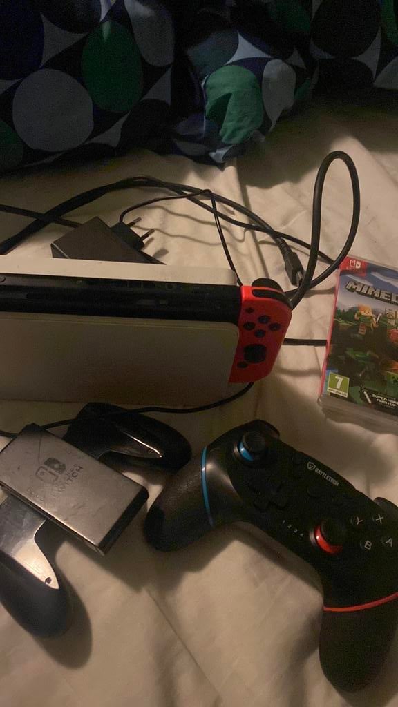 Nintendo Switch met extra controller en 4 spellen, Spelcomputers en Games, Games | Nintendo Switch, 3 spelers of meer, Ophalen of Verzenden