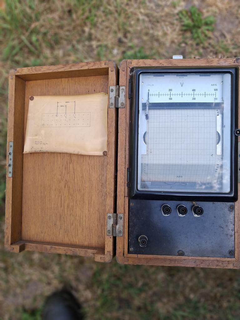 Vintage AEG Voltmeter schrijver in Houten Kist, Ophalen of Verzenden