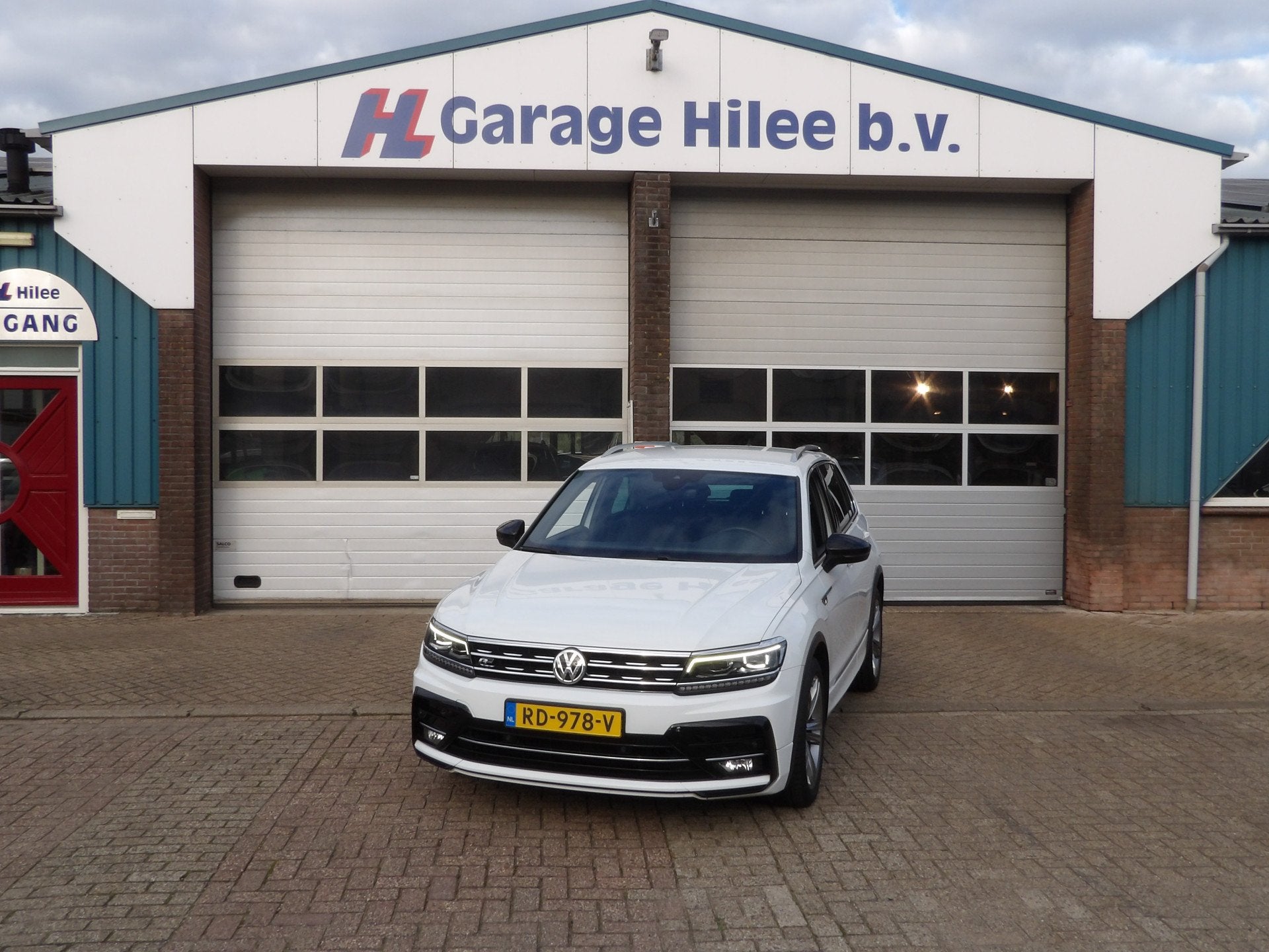 Volkswagen Tiguan 1.4 TSI Comfortline Business R (bj 2017), Auto's, Voorwielaandrijving, Gebruikt, Euro 6, 4 cilinders