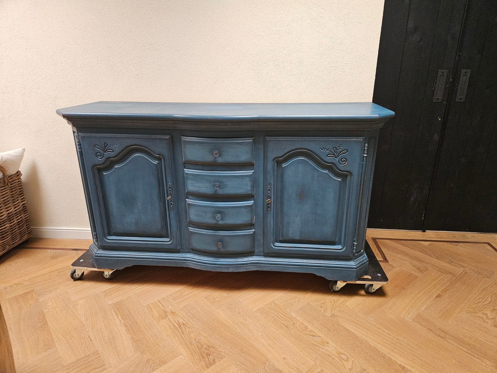 Te koop: Uniek blauw brocante dressoir, Huis en Inrichting, Kasten | Dressoirs, Ophalen, 50 tot 75 cm, 150 tot 200 cm
