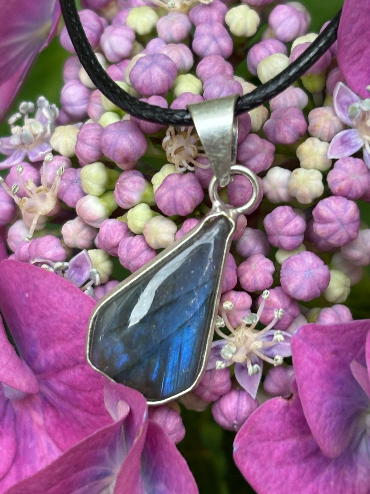 Labradoriet Edelsteen Ketting - Lederen Koord, Sieraden, Tassen en Uiterlijk, Kettingen, Overige kleuren, Vanbeeksaar4@gmail.com