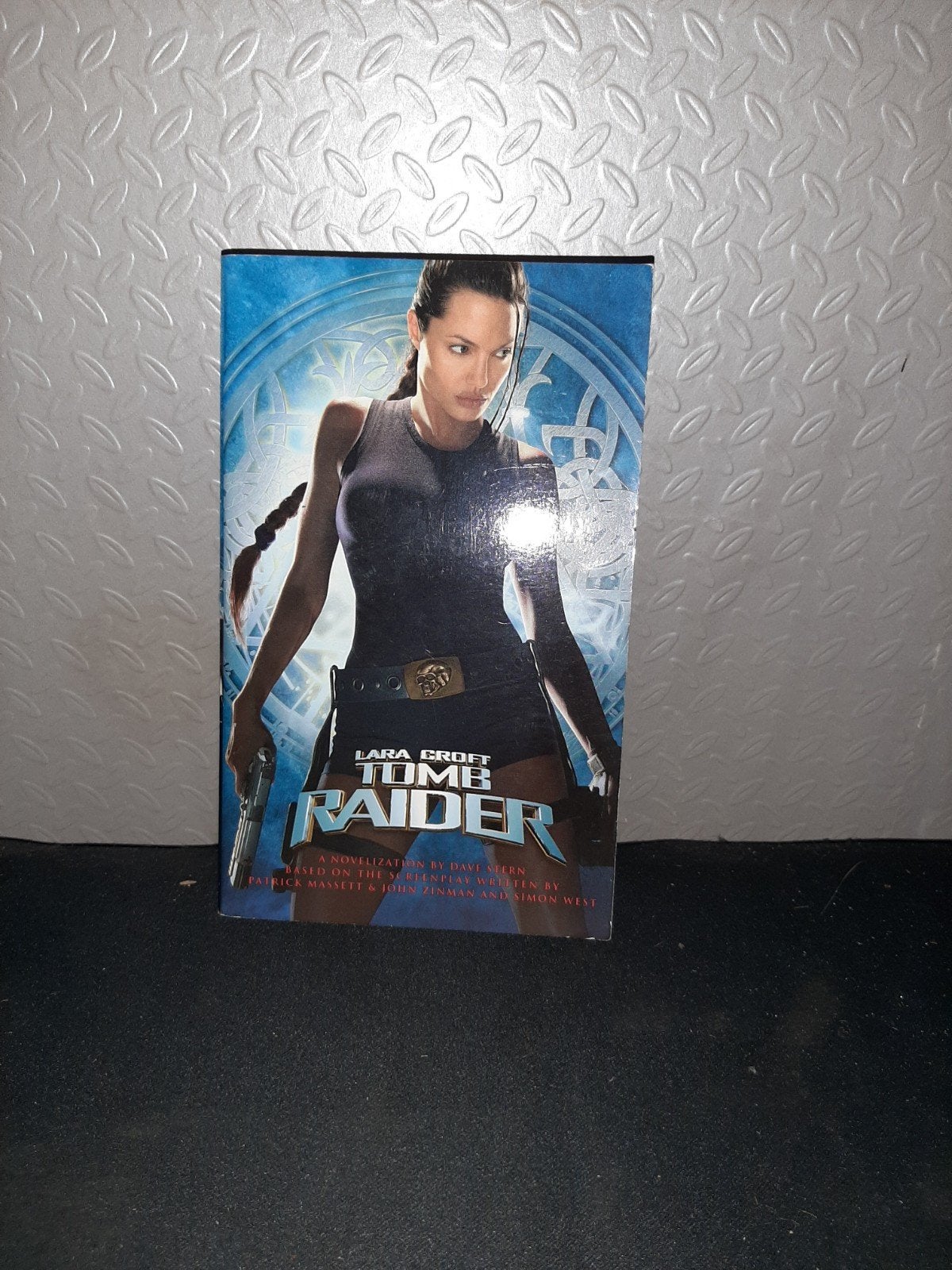 Lara Croft Tomb Raider Boek - Dave Stern Novelisatie, Ophalen of Verzenden, Gelezen, Dave Stern, Amerika