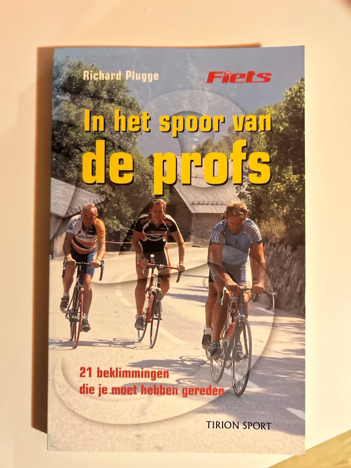 In het spoor van de profs - Fietsboek Richard Plugge, Ophalen of Verzenden, Zo goed als nieuw, Lopen en Fietsen
