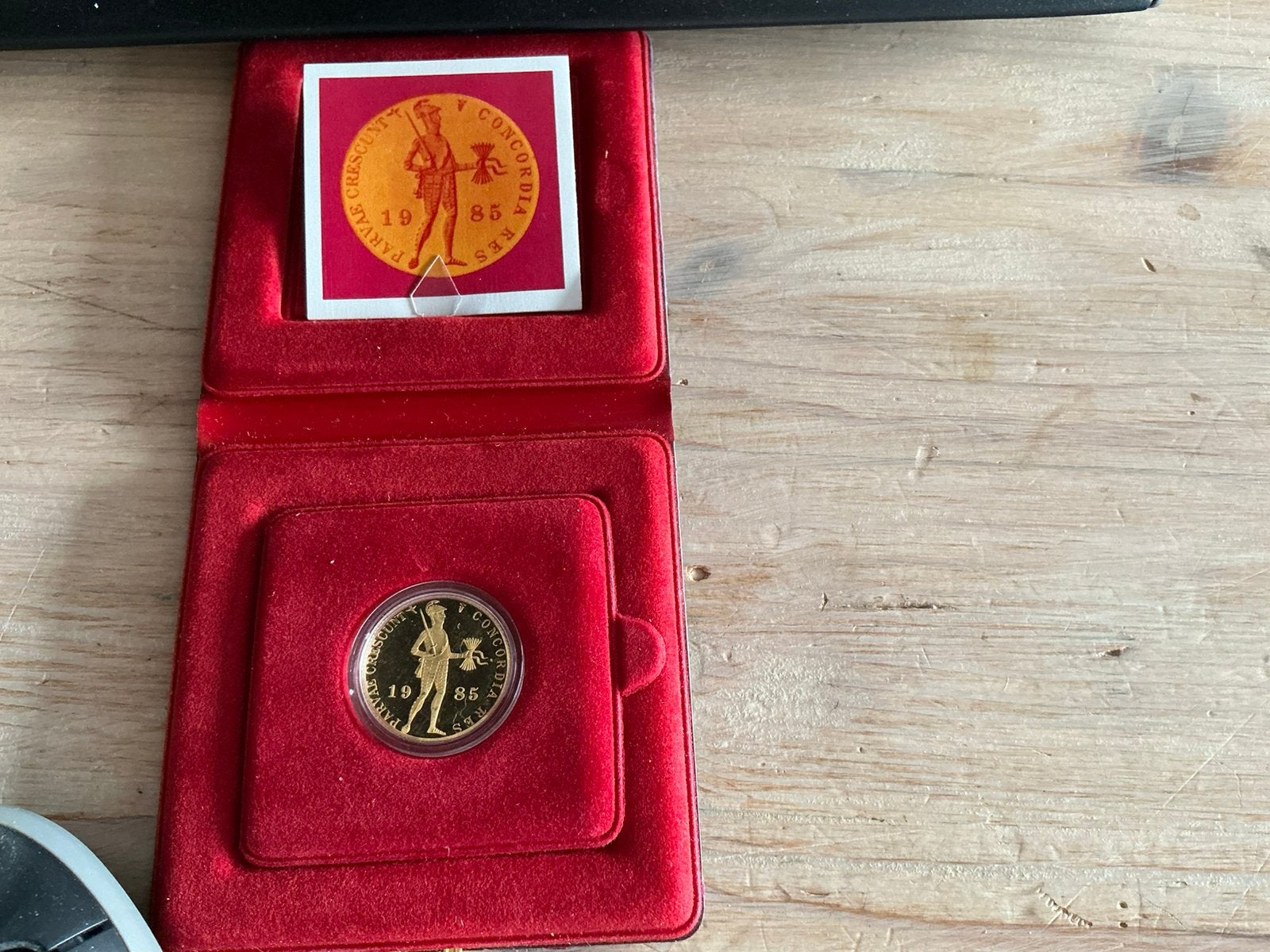 Gouden dukaat uit 1985 met originele verpakking, Ophalen of Verzenden, Koningin Beatrix, Overige waardes