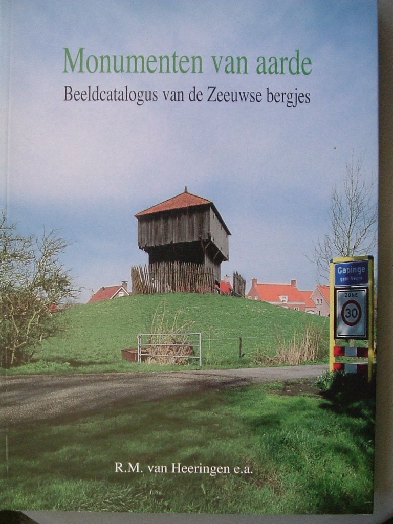 Monumenten van aarden. Beeldcatalogus van de Zeeuwse bergjes, Ophalen of Verzenden, Zo goed als nieuw, Nederland, 2000 tot heden
