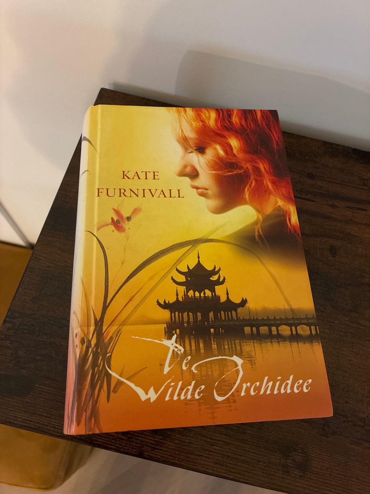 De Wilde Orchidee - Kate Furnivall (Hardcover), Boeken, Ophalen of Verzenden, Zo goed als nieuw, Europa overig
