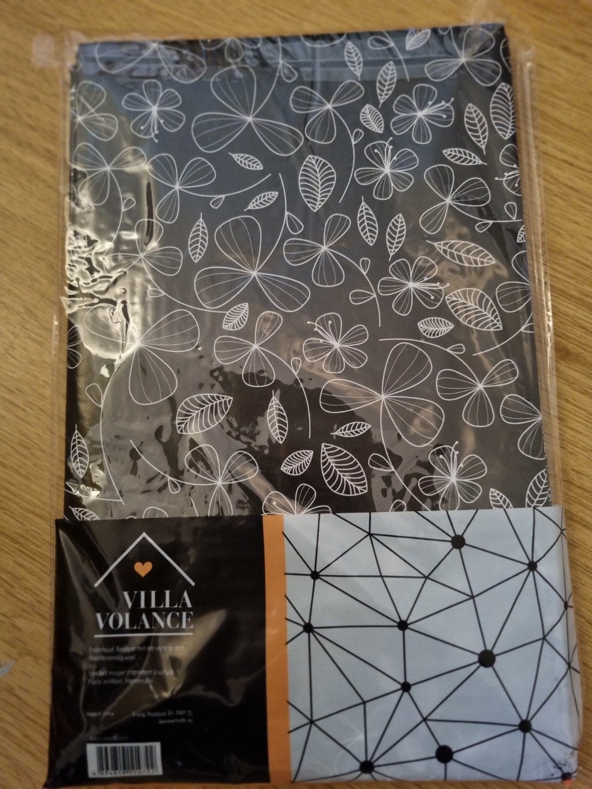 Villa Volance Vinyl Tafelkleed - Zwart met Witte Bladeren, Nieuw, Ophalen of Verzenden, Kunststof, Zwart