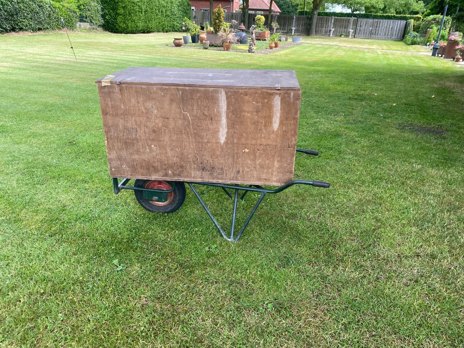 Mooie platte kruiwagen met kist, Ophalen