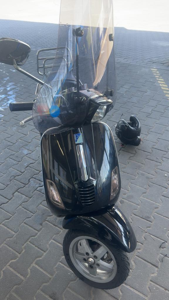 Vespa s 2012, Fietsen en Brommers, Ophalen, Zo goed als nieuw, Benzine