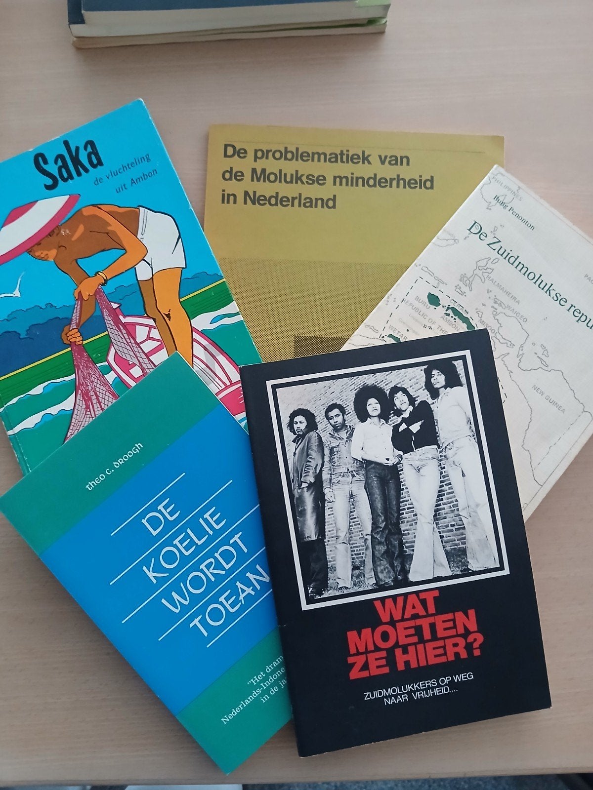 Diverse boeken over Molukse geschiedenis en cultuur, Ophalen of Verzenden, 20e eeuw of later, Gelezen