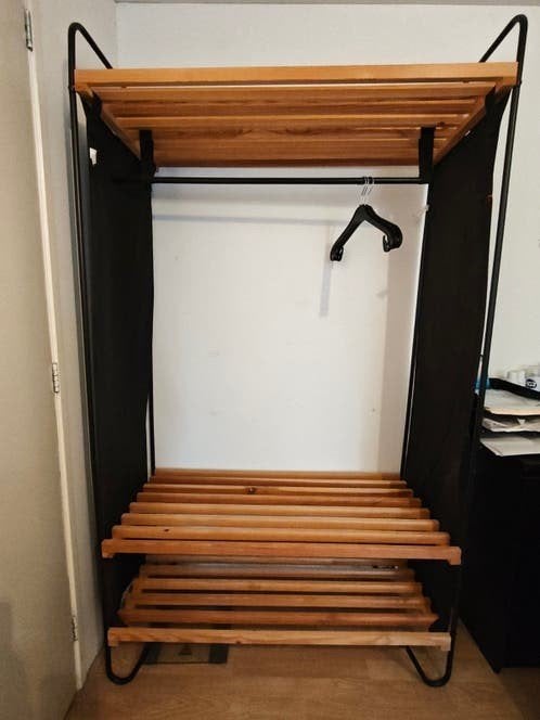 IKEA bodo kledingrek, Ophalen