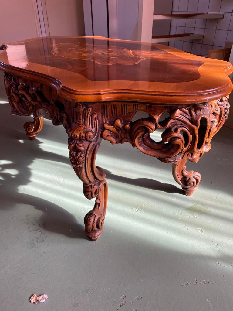 Prachtig bewerkte salontafel met houtsnijwerk en inleg, Ophalen, Gebruikt, 100 tot 150 cm, 50 tot 100 cm
