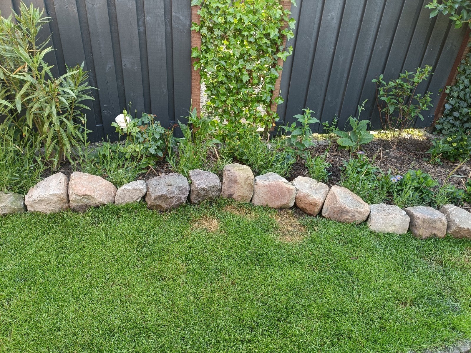 Gezocht: Keien/stenen/rotsen voor plantenbed in Opperdoes, Tuin en Terras, Ophalen of Verzenden
