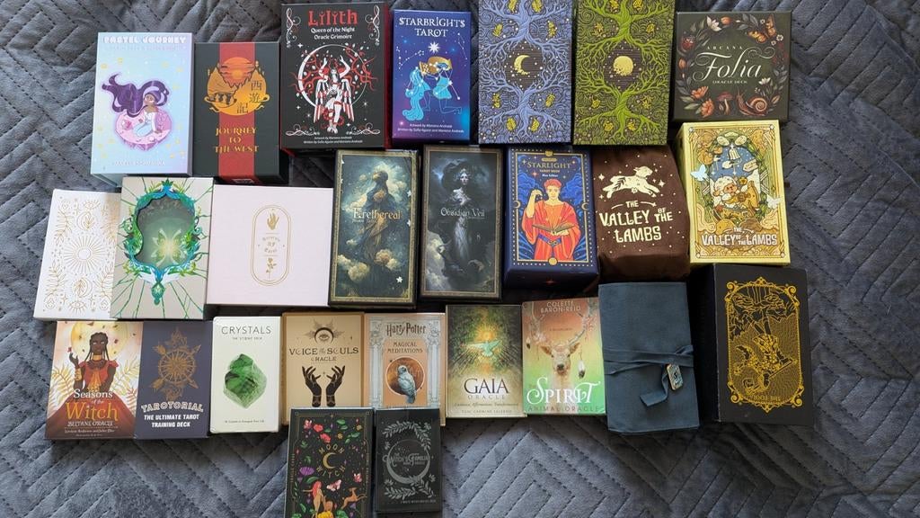 Tarot cards and Crystals (updated), Ophalen of Verzenden