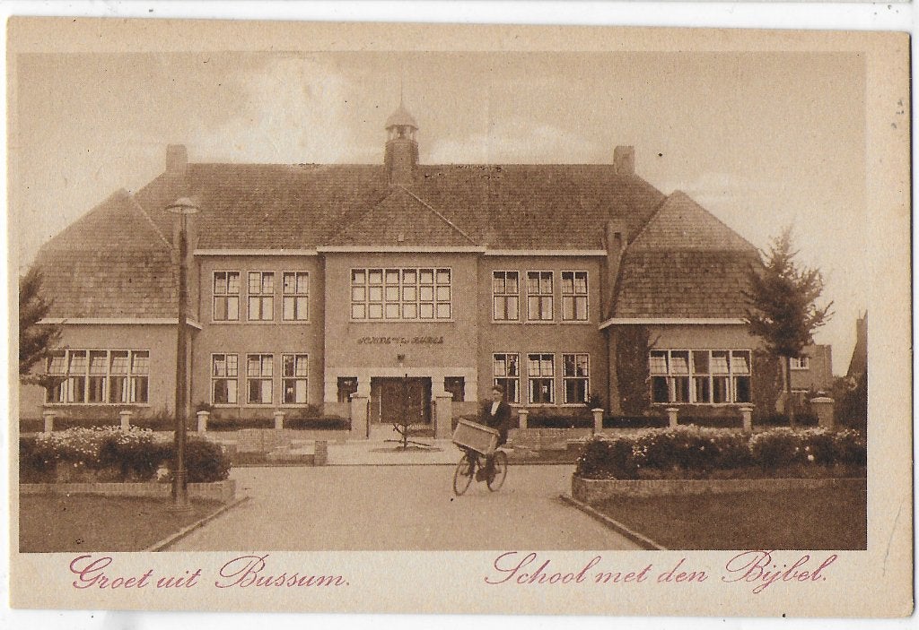 Bussum school met den bijbel oude ansichtkaart ( 6419 ), Ophalen of Verzenden, 1960 tot 1980, Gelopen, Noord-Holland