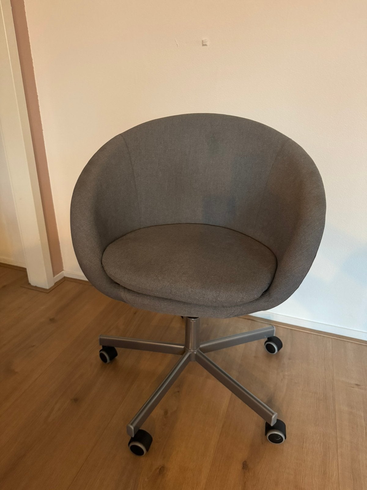 IKEA SKRUVSTA bureaustoel / draaistoel grijs, in goede staat, Ophalen, Zo goed als nieuw, Grijs