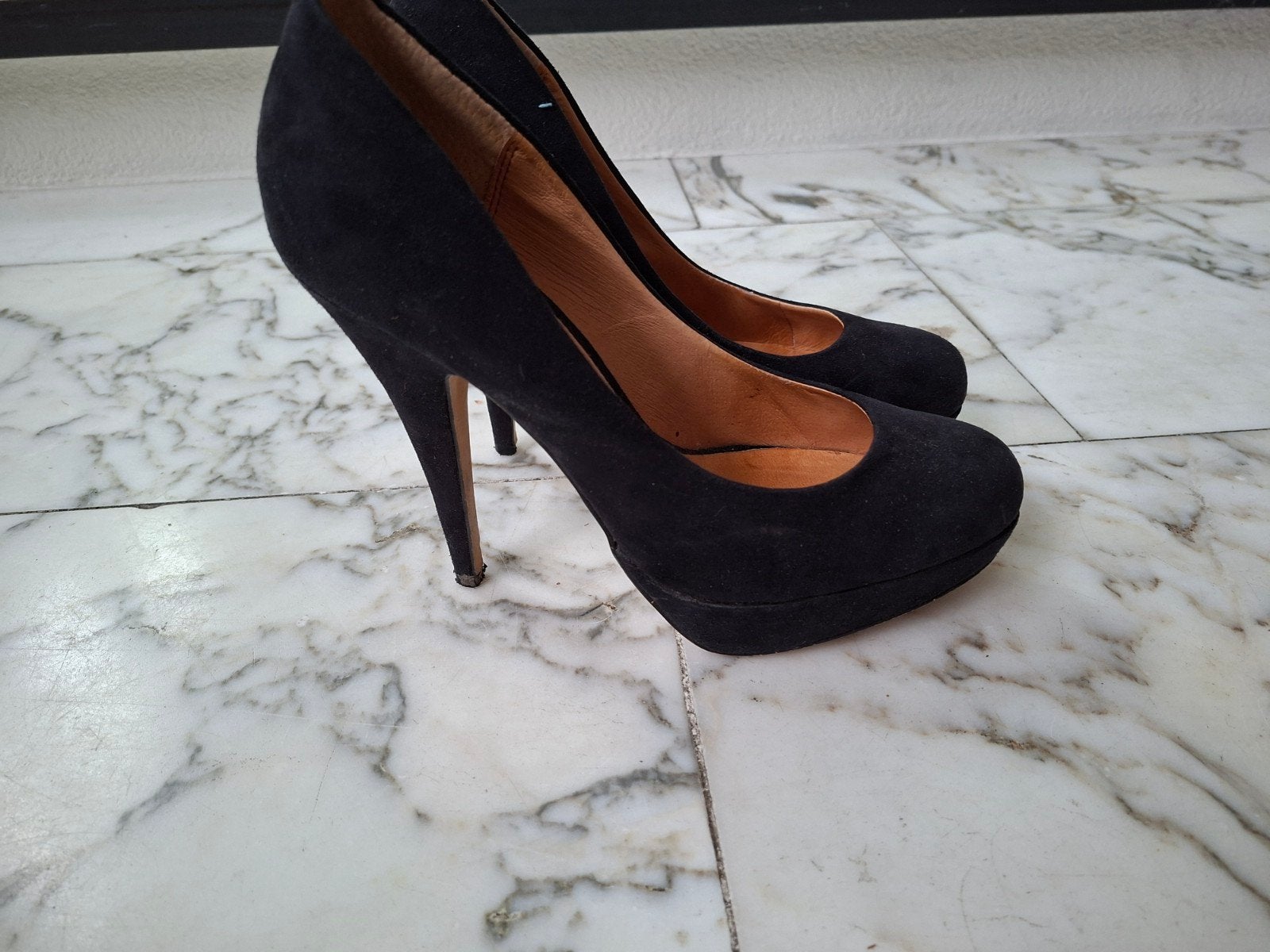 Zwarte suède-stijl pumps met hoge hakken - Maat 39, Ophalen, Pumps, Zwart, Gedragen