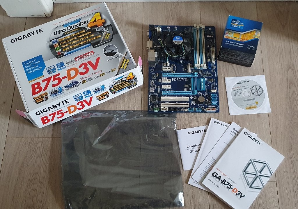Gigabyte B75-D3V / Intel Core i7-3770K (3.5 GHz), Gebruikt, Verzenden, DDR3, ATX