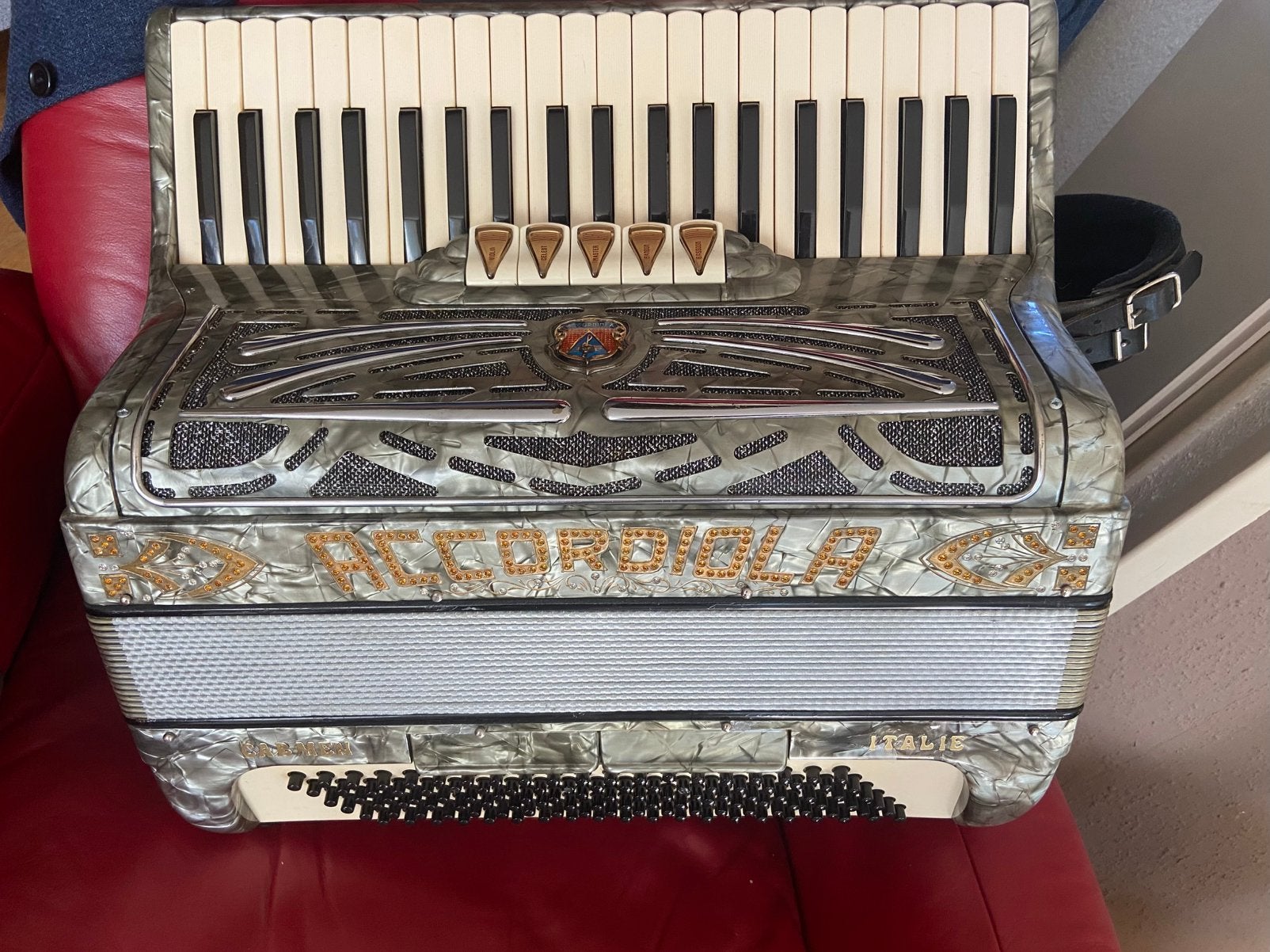 Accordiola Super Carmen, Gebruikt, Met koffer, Accordiola, 120-bas