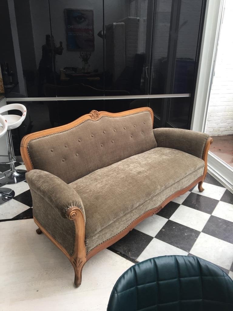 Antieke bank in Lodewijk XVI-stijl met fluwelen bekleding, Antiek en Kunst, Antiek | Meubels | Stoelen en Banken, Ophalen