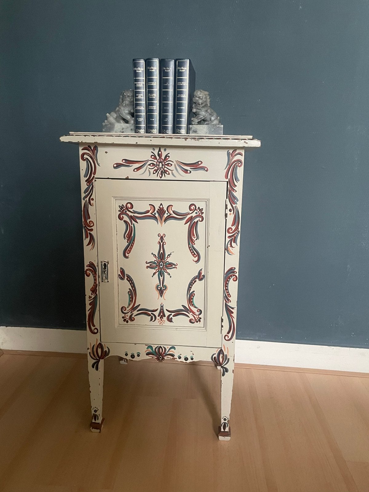 Antiek beschilderd kastje - Uniek en decoratief, Ophalen