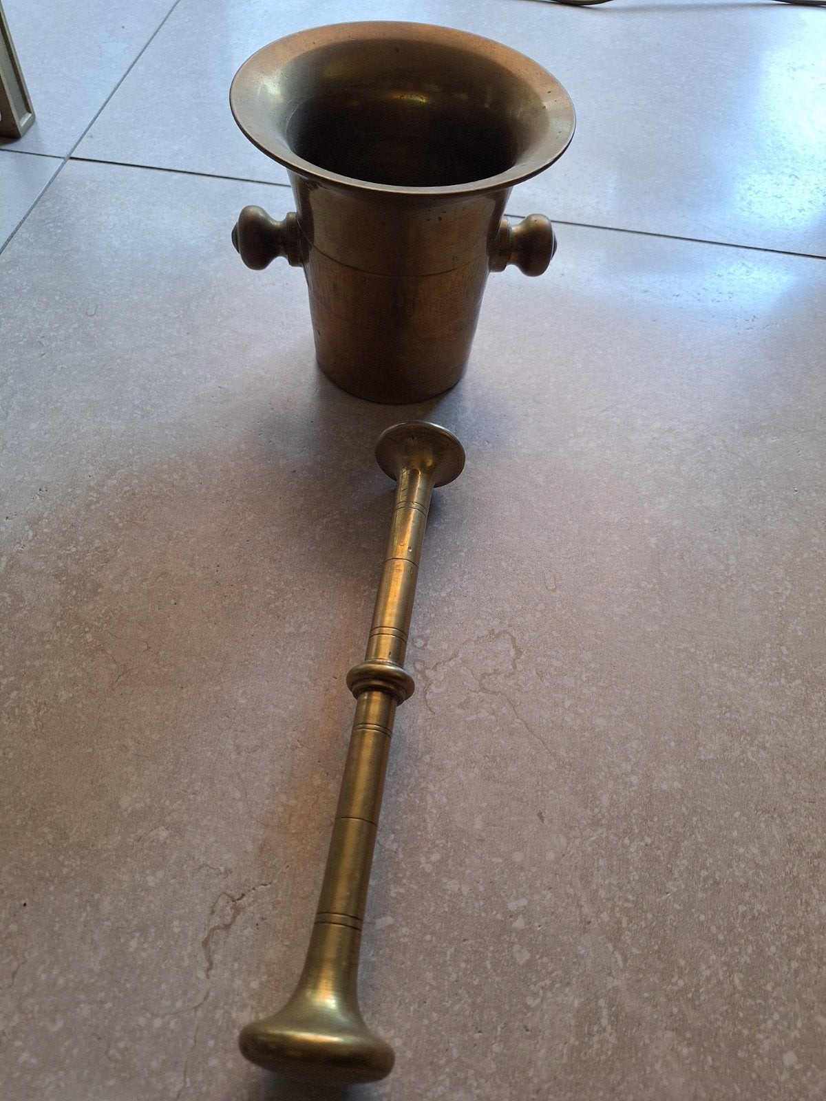 Antieke bronzen vijzel met stamper, Ophalen, Brons