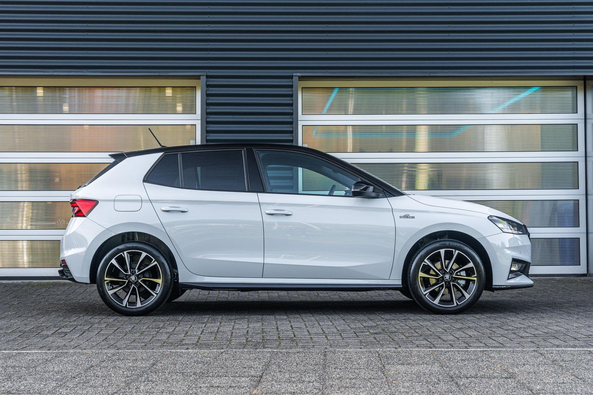 Skoda Fabia 1.0 TSI 115pk DSG Monte Carlo | Stoelverwarming, Auto's, 12 maanden, Euro 6, Wit, 3 cilinders