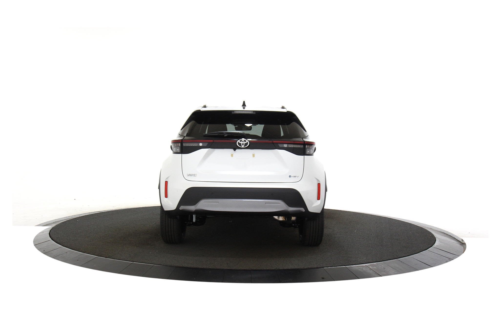 Toyota Yaris Cross 1.5 Hybrid 130 Executive Rondom zicht cam, 750 kg, 0 kWh, Wit, 1490 cc
