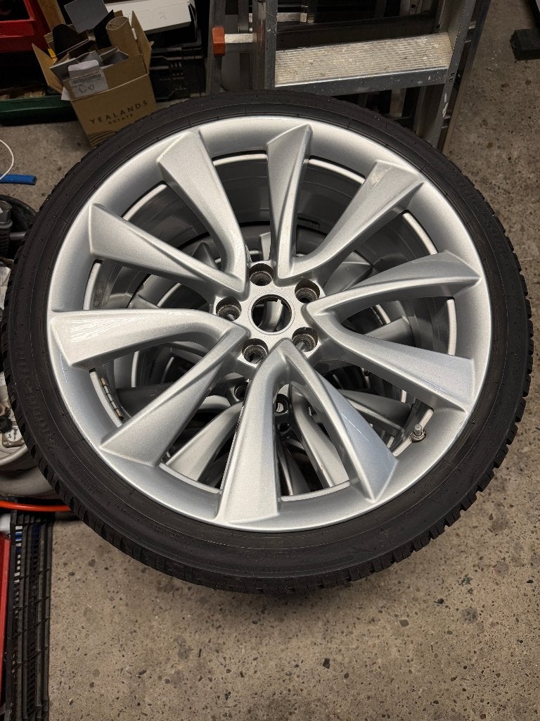 Tesla Model 3 performance velgen met winterbanden