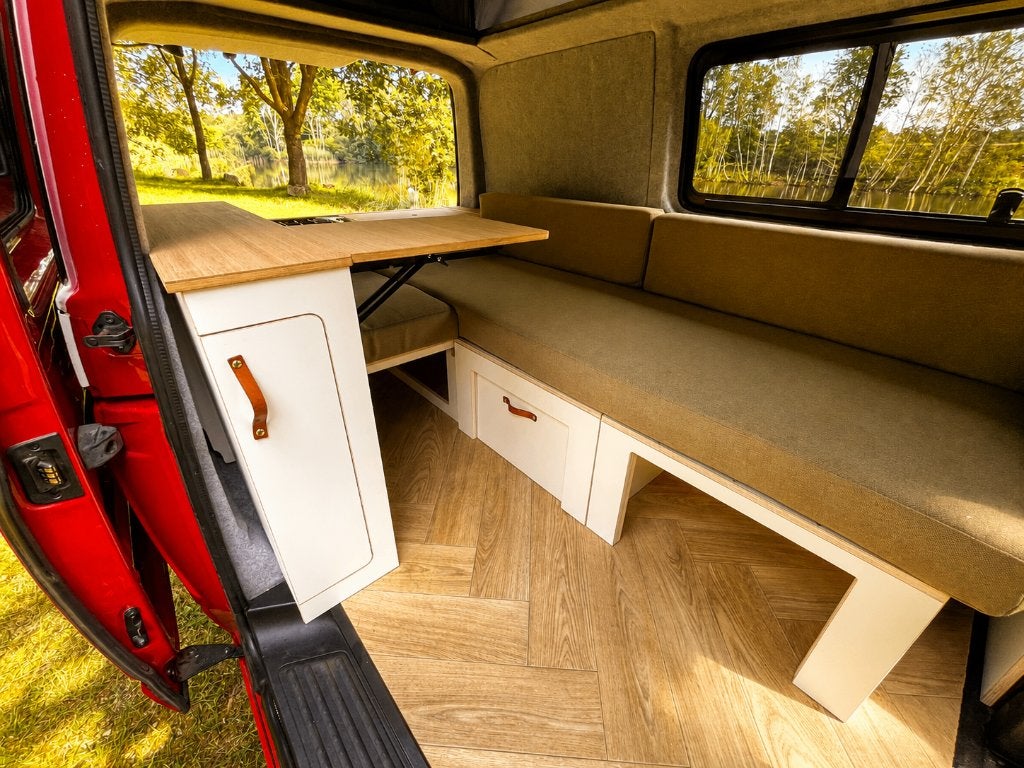 Volkswagen T5 L1 Buscamper - nieuw interieur - keuken achter, Caravans en Kamperen, Campers, Buscamper of Camperbus, Volkswagen