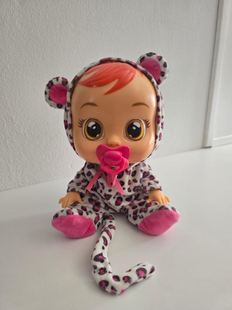 Cry babie Lea interactieve pop, Kinderen en Baby's, Speelgoed | Poppen, Ophalen of Verzenden, Zo goed als nieuw, Babypop