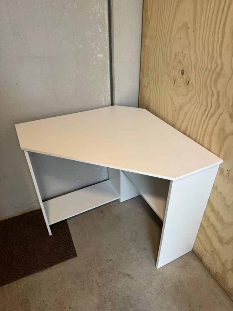 Wit hoekbureau, ideaal voor kleine ruimtes, Ophalen, Gebruikt, Spaanplaat of MDF, Hoekbureau