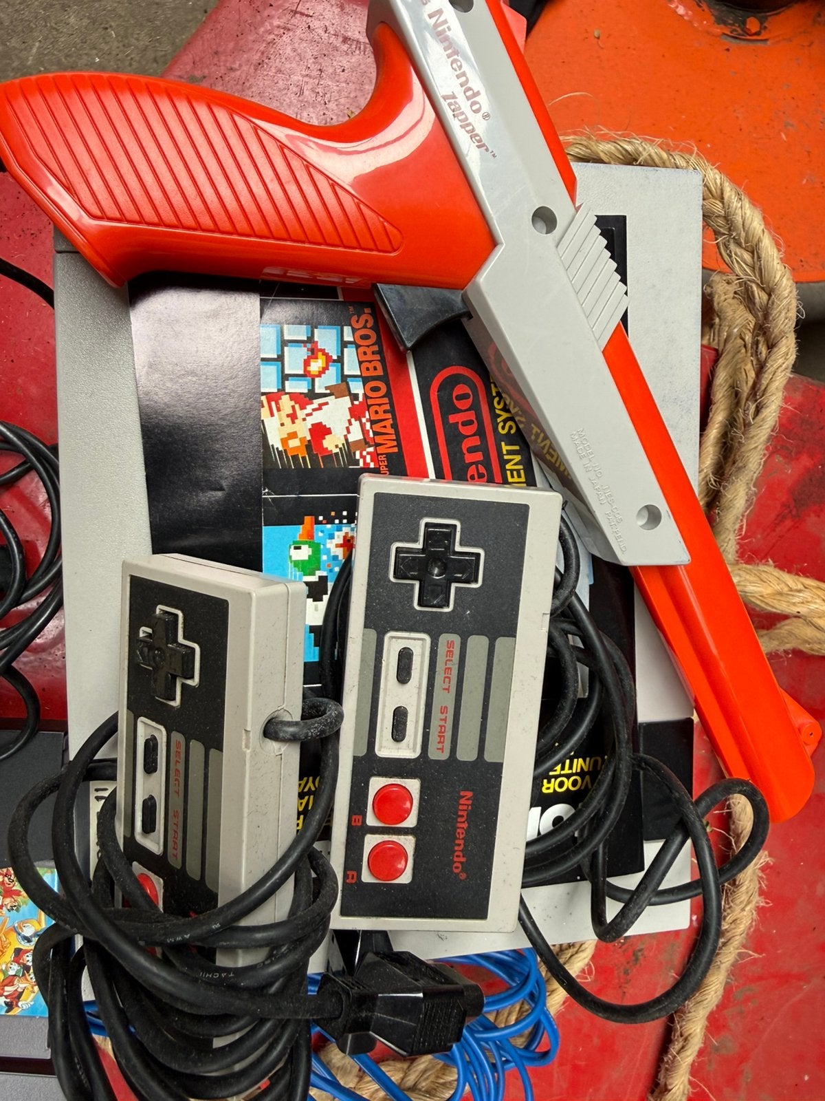 Nintendo Entertainment System (NES) met games en zapper, Ophalen of Verzenden, Gebruikt, Met 2 controllers, Met games