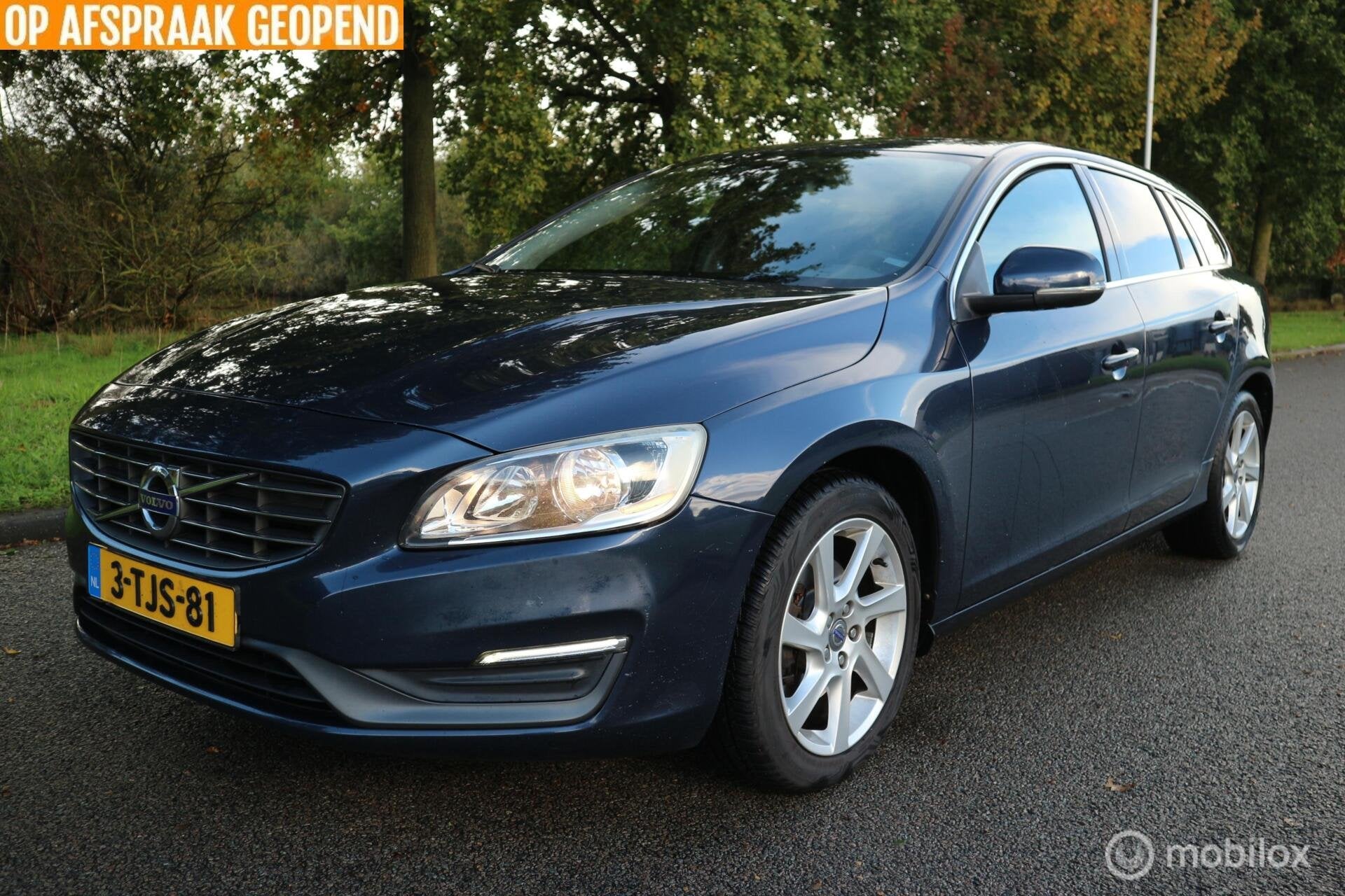 Volvo V60 1.6 D2 Momentum AUTOMAAT/ECC/NAVIGATIE/NAP, Auto's, Euro 5, Gebruikt, 4 cilinders, Blauw