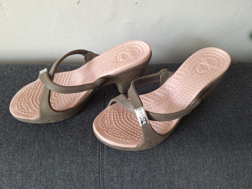 Crocs slippers met hak, Bruin, Crocs, Gedragen, Sandalen of Muiltjes