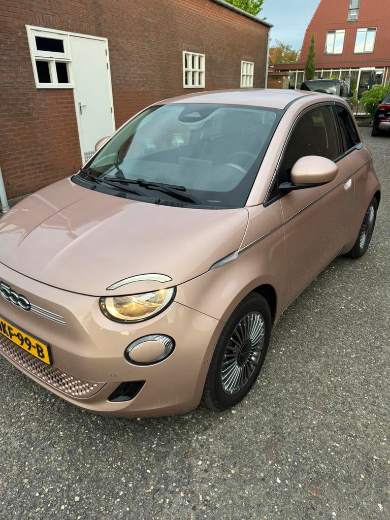 Fiat 500e Urban 42kWh Aut 2025, in nieuw staat, 3100 km, Auto's, Stof, Zwart, Overige kleuren, Origineel Nederlands
