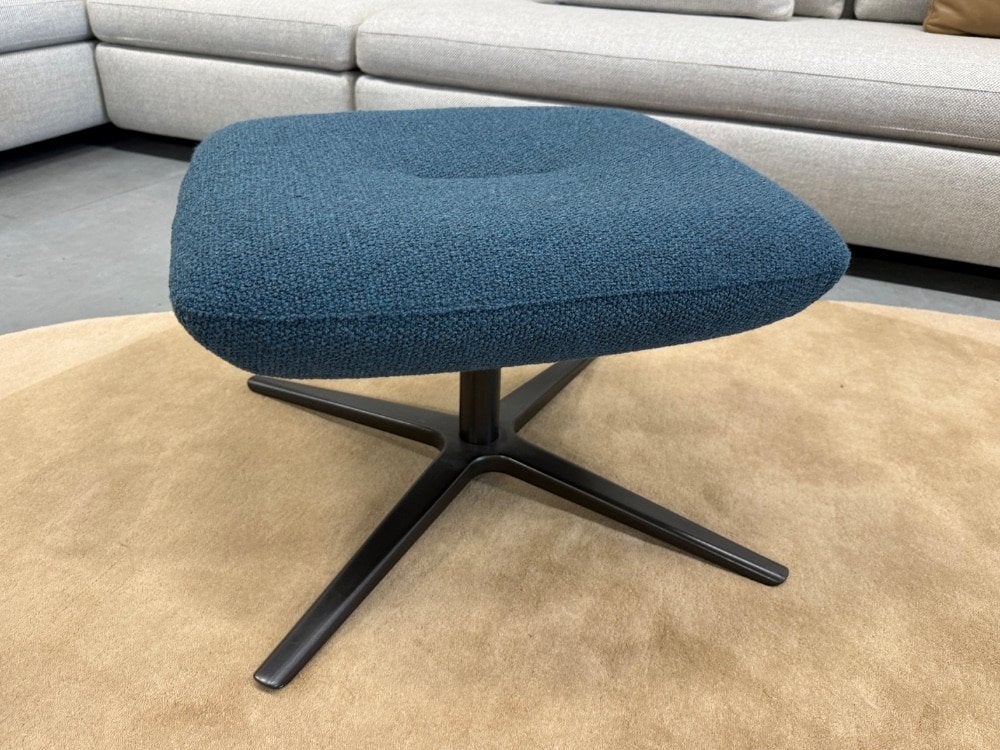 Nieuw Leolux Lloyd Voetenbank blauw stof design poef, Huis en Inrichting, Leolux, Info@leolux.nl, 50 tot 75 cm, Nieuw