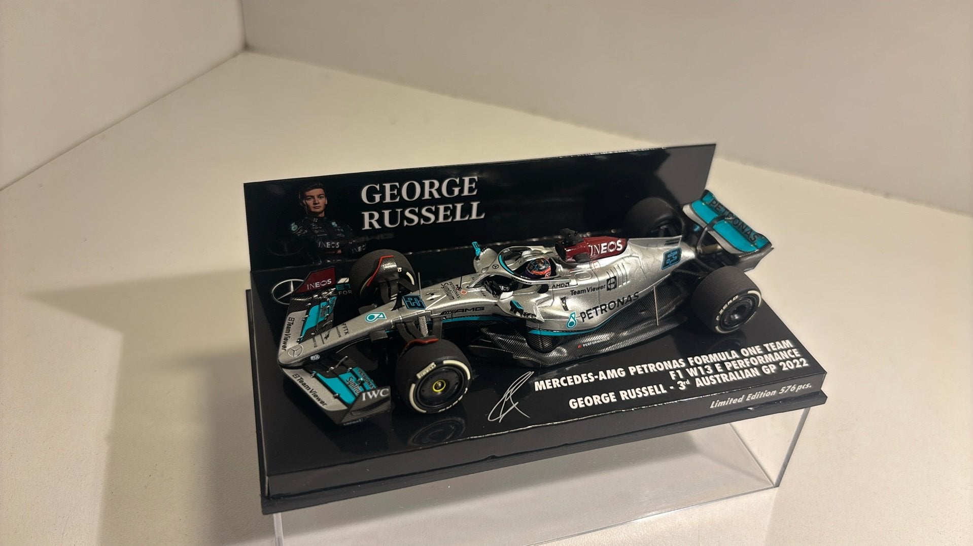 F1 mercedes amg w13 E george russel 3e 2022 minichamps 1.43