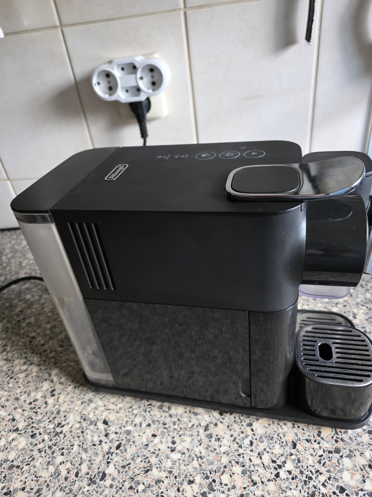 De'Longhi Nespresso Lattissima  One- Zo goed als nieuw, Koffiemachine, Ophalen of Verzenden, Zo goed als nieuw, 1 kopje