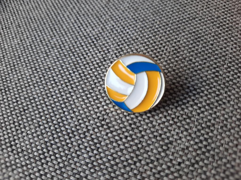 1 pin van een Beach Volleybal te koop, Ophalen of Verzenden, Nieuw, Sport, Speldje of Pin