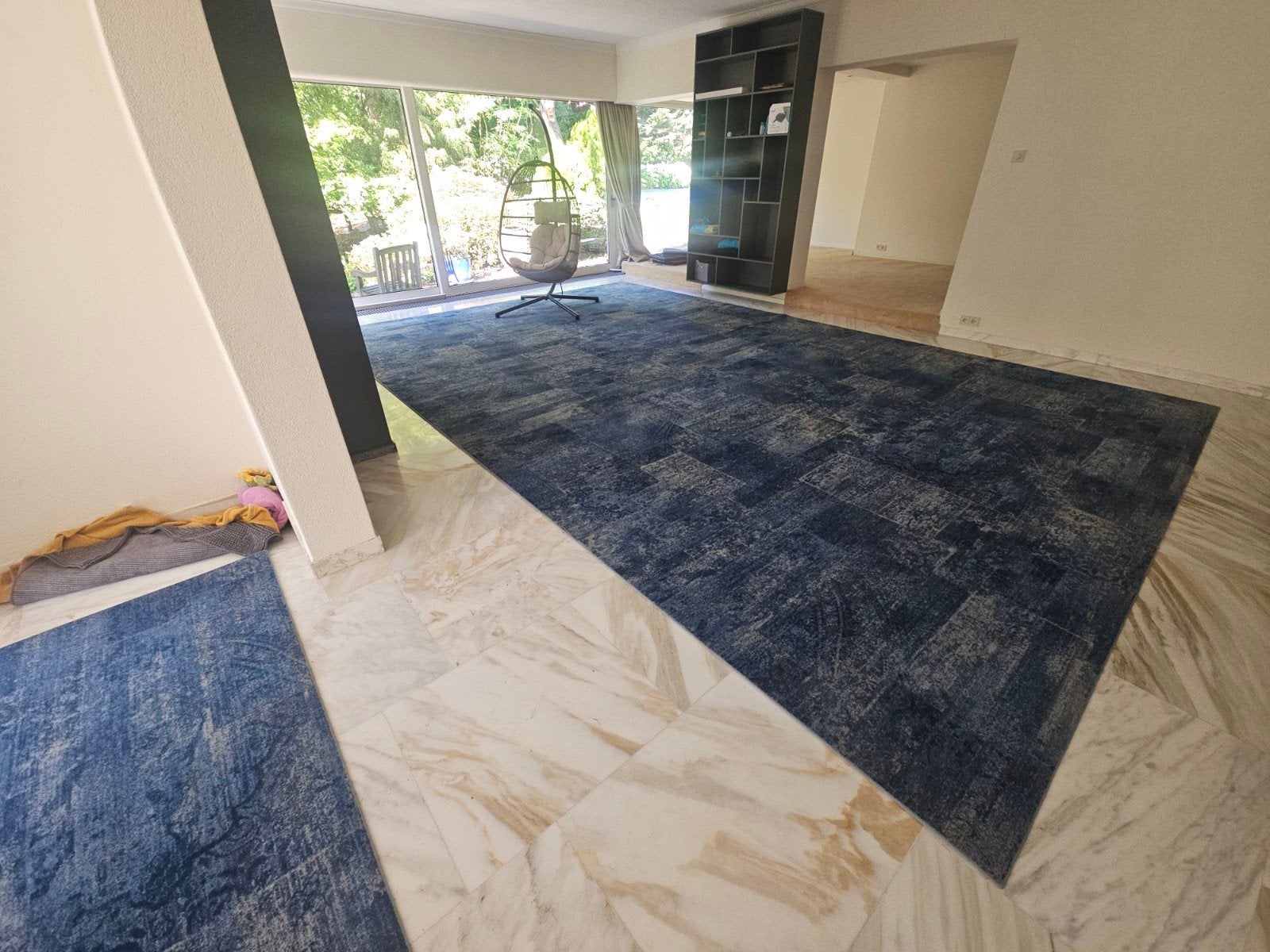 Groot blauw vloerkleed 630x400cm - Modern design, Ophalen, Blauw, 200 cm of meer, Zo goed als nieuw